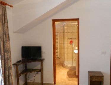 Twin Room with Private Bathroom
