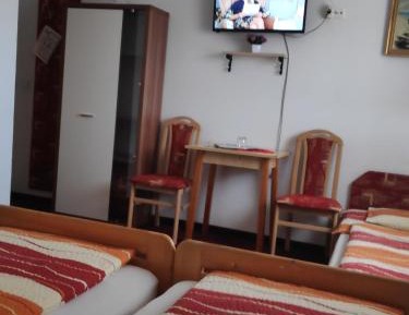 Economy Triple Room