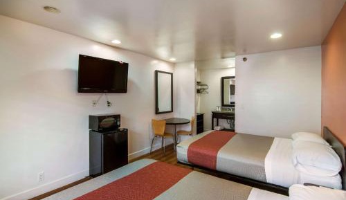 Queen Room with Two Queen Beds - Non-Smoking