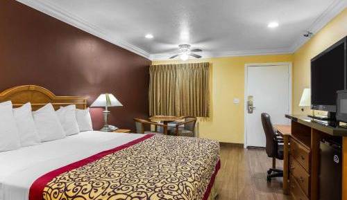 Standard King Room - Non-Smoking 