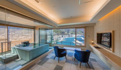 Semi Suite with View Bath and Ocean View
