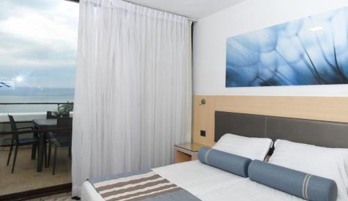 Two Bedroom Family Suite with Lake view