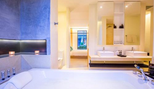 Suite with Spa Bath