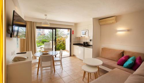 One-Bedroom Apartment (3 Adults)