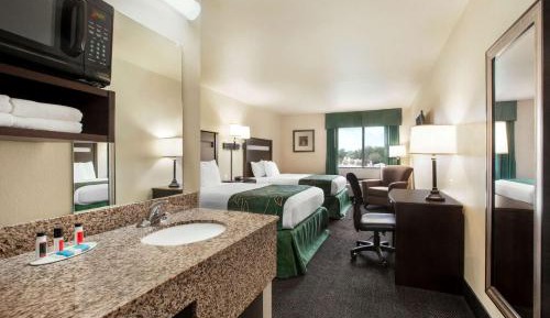 Deluxe Double Room - Mobility Access/Non-Smoking