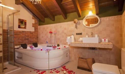 Two-Bedroom Apartment with Spa Bath