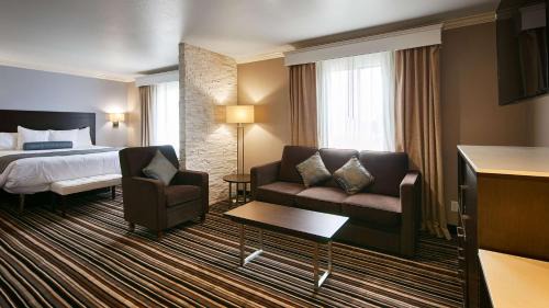 King Suite with Fireplace - Non-Smoking