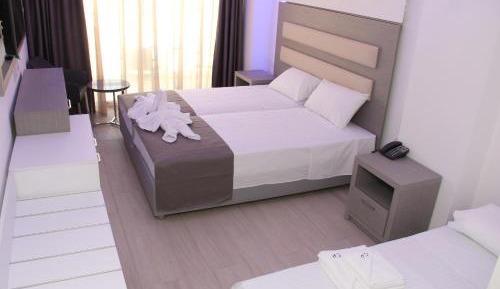 Double or Twin Room with Sea View