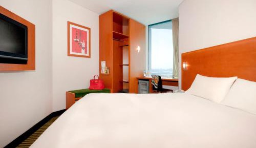 Standard Queen Room