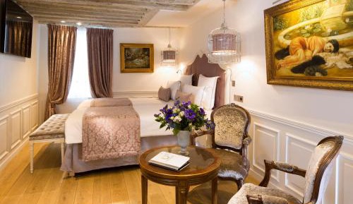 Junior Suite with Spa Bath