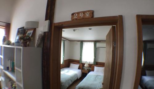 Twin Room with Shared Bathroom - Non-Smoking