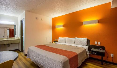 King Room - Disability Access - Non-Smoking