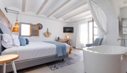 Superior Suite With Bath and Terrace