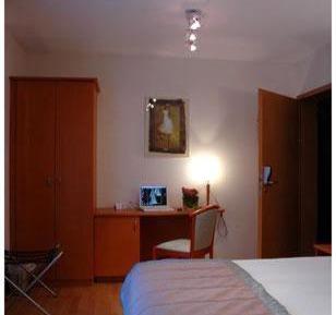 Double Room with Parking and Airport Transfer