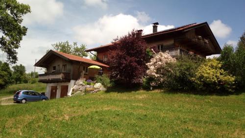 Apartment with Mountain View
