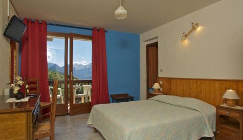 Double Room with Balcony and Mountain View