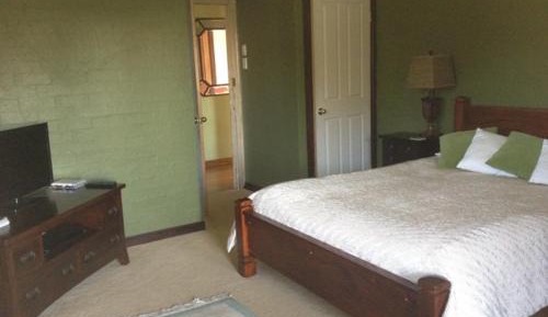 Green Queen Room