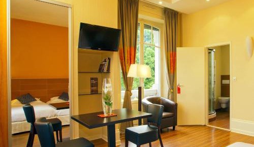 Apartment with Twin Beds