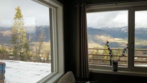 Apartment with Mountain View