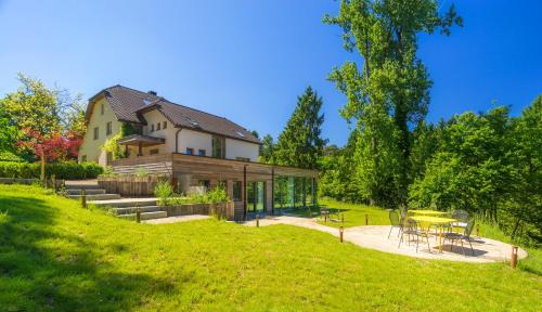 Villa with Garden View