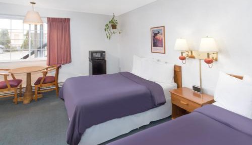 Queen Room with Two Queen Beds - Non-Smoking