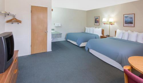 Deluxe Queen Room with Two Queen Beds - Non-Smoking