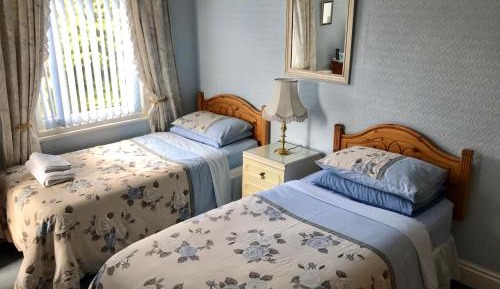 Standard Twin Room with Shared Bathroom