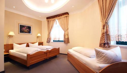 Triple Room with Private Bathroom