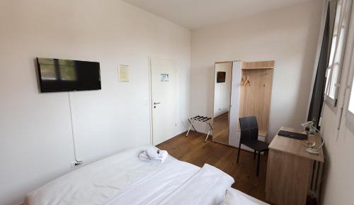 Single Room with Shared Shower and Toilet