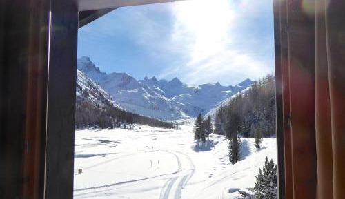 Suite with Mountain View