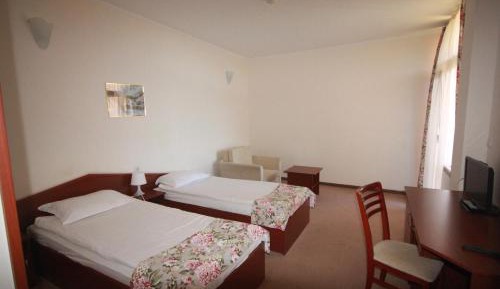 Twin Room (2 Adults + 1 Child)
