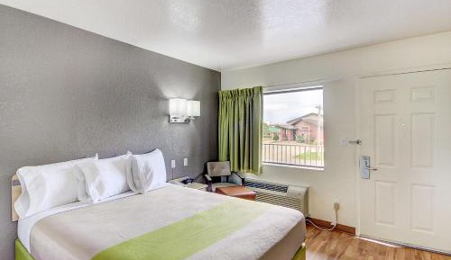 Queen Room - Disability Access - Roll in Shower
