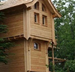 Tree House with Hot Tub