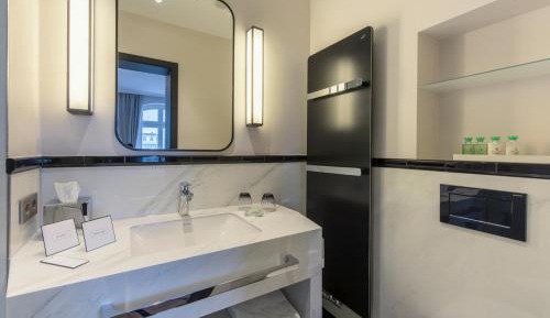 Double Room with Partial Sea View