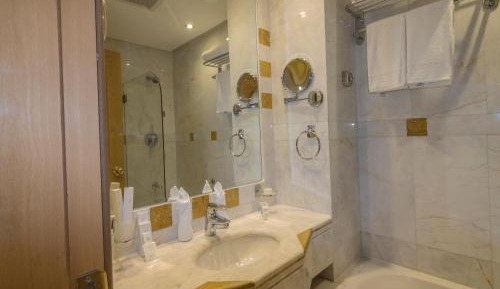 Two Connecting Rooms (5 Adults)