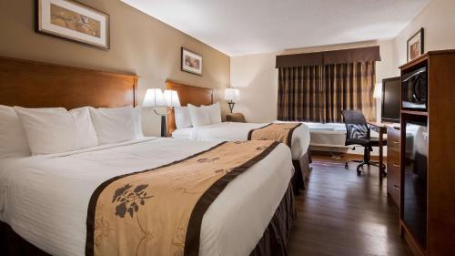 Queen Room with Two Queen Beds - Non Smoking