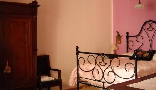 Standard Double Room with Shared Bathroom