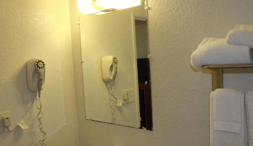 Queen Room - Non-Smoking