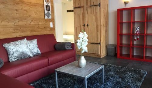 One-Bedroom Apartment (5 Adults) with Terrace