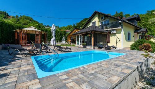 Deluxe Villa