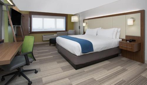 Suite - Hearing Accessible - Non-Smoking