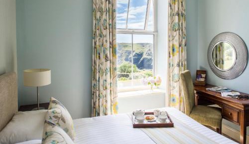 Double Room with Partial Sea View