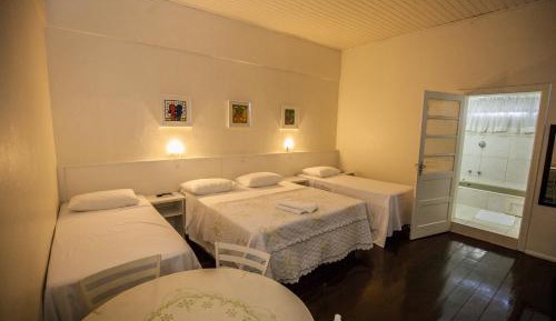 Quarto Família 1 cama de casal e 2 de solteiro