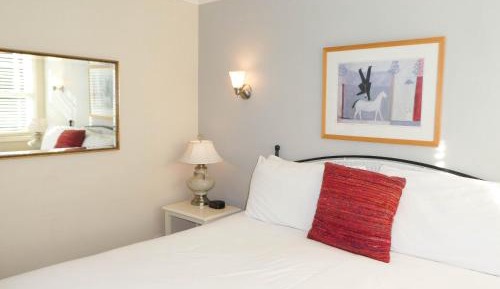 Stephenson 4 - Deluxe Room with Parking