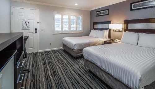 Standard Room with Two Double Beds