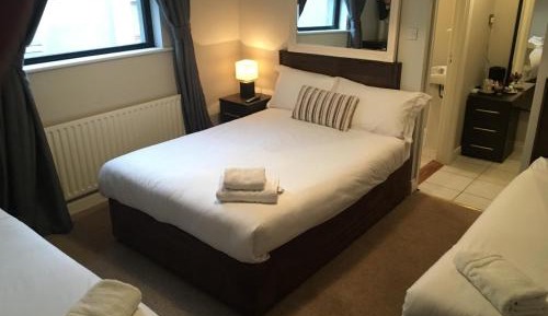 Triple Room with Private Bathroom