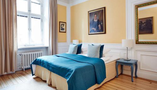 Twin Room with Shared Bathroom in Hall