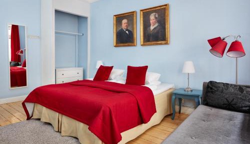 Triple Room with Shared Bathroom in Hall