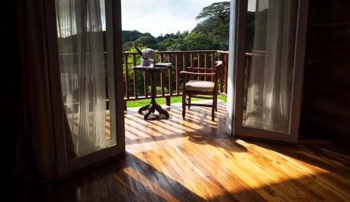 Deluxe Room with Balcony and Mountain View - Lower