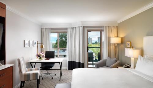 Signature City View Room: King Bed